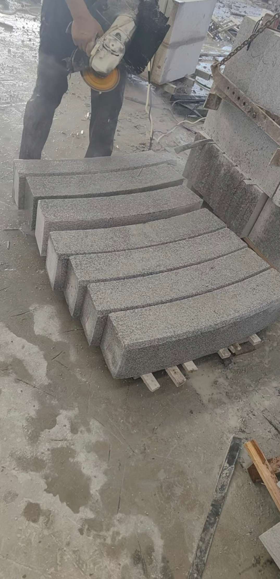 许昌芝麻白弧形路牙石